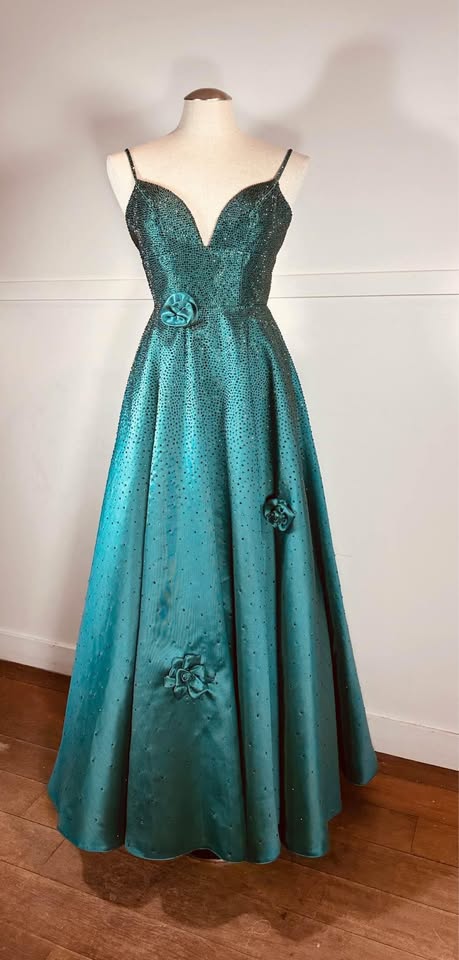 Robe de bal vert émeraude à paillettes