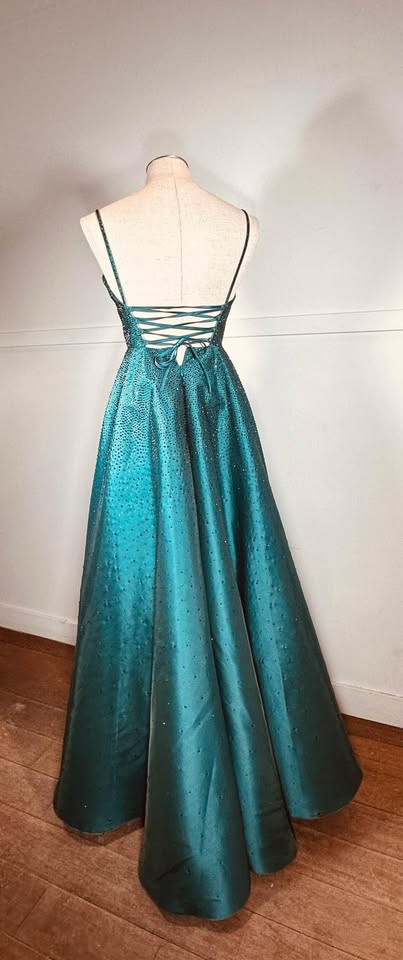 Robe de bal vert émeraude à paillettes