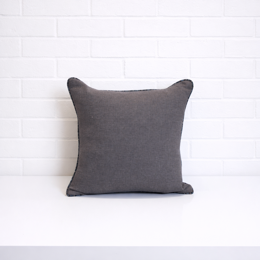Housse de coussin - Ardoise + Piping indigo