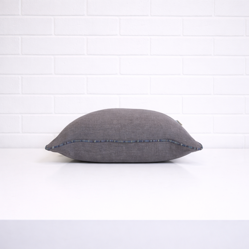Housse de coussin - Ardoise + Piping indigo