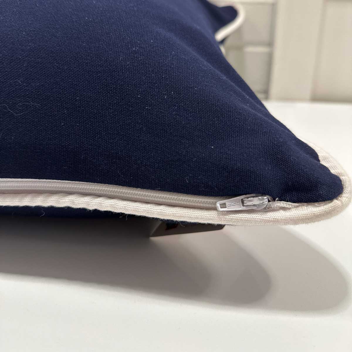 Housse de coussin Extérieur - Navy Piping Blanc